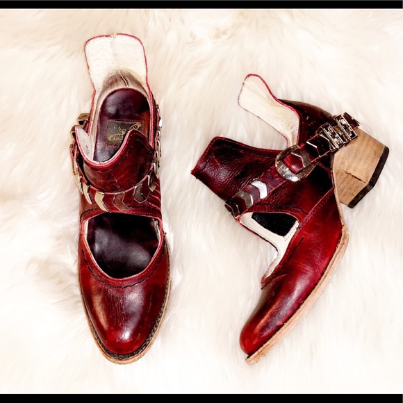 FREEBIRD Blade Burgundy Ankle Bootie - Picture 4 of 9